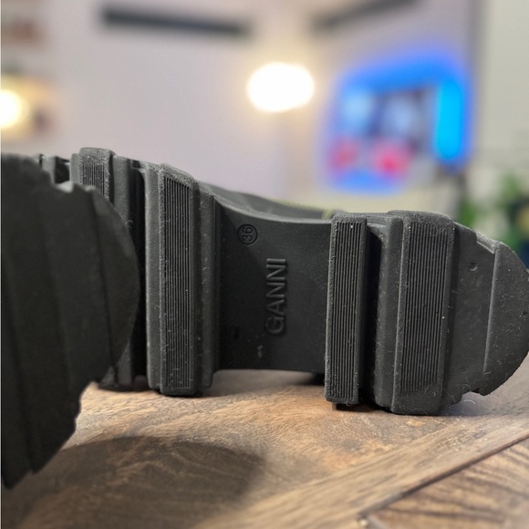 Ganni black leather yellow stitch knee high chelsea boot size 6 - Picture 4 of 13